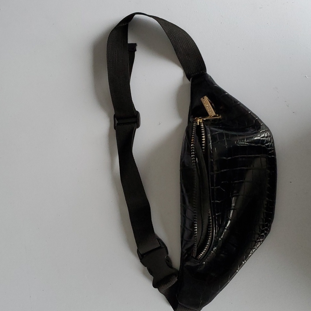 Kensie black crocodile pattern faux leather fanny pack.